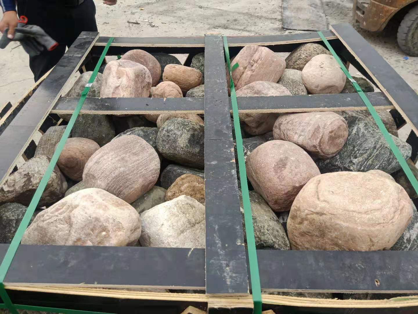 Natural Boulders for Sale; landscapes boulders; big size boulders