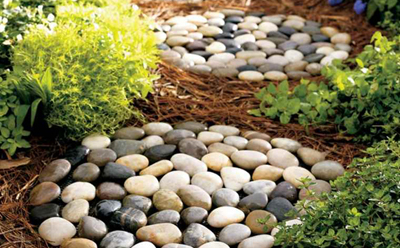 10 DECORATIVE NATURAL STONE PEBBLES FOR A SPECTACULAR LANDSCAPING DESIGN